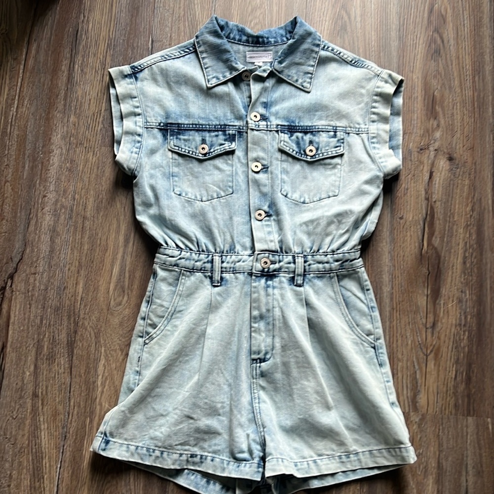 Super cute Light wash Jean Romper Size Small